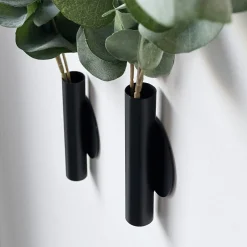 Best Eucalyptus& Manhattan veggvase, sort matt Potter Og Vaser | Kunstige Planter