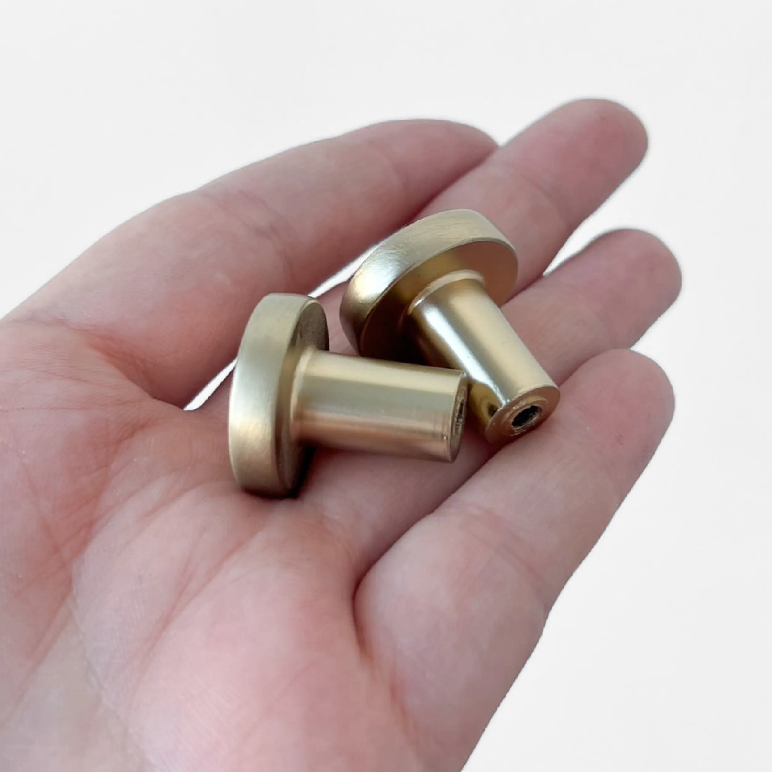 Clearance Knott, børstet messing 22 mm Håndtak