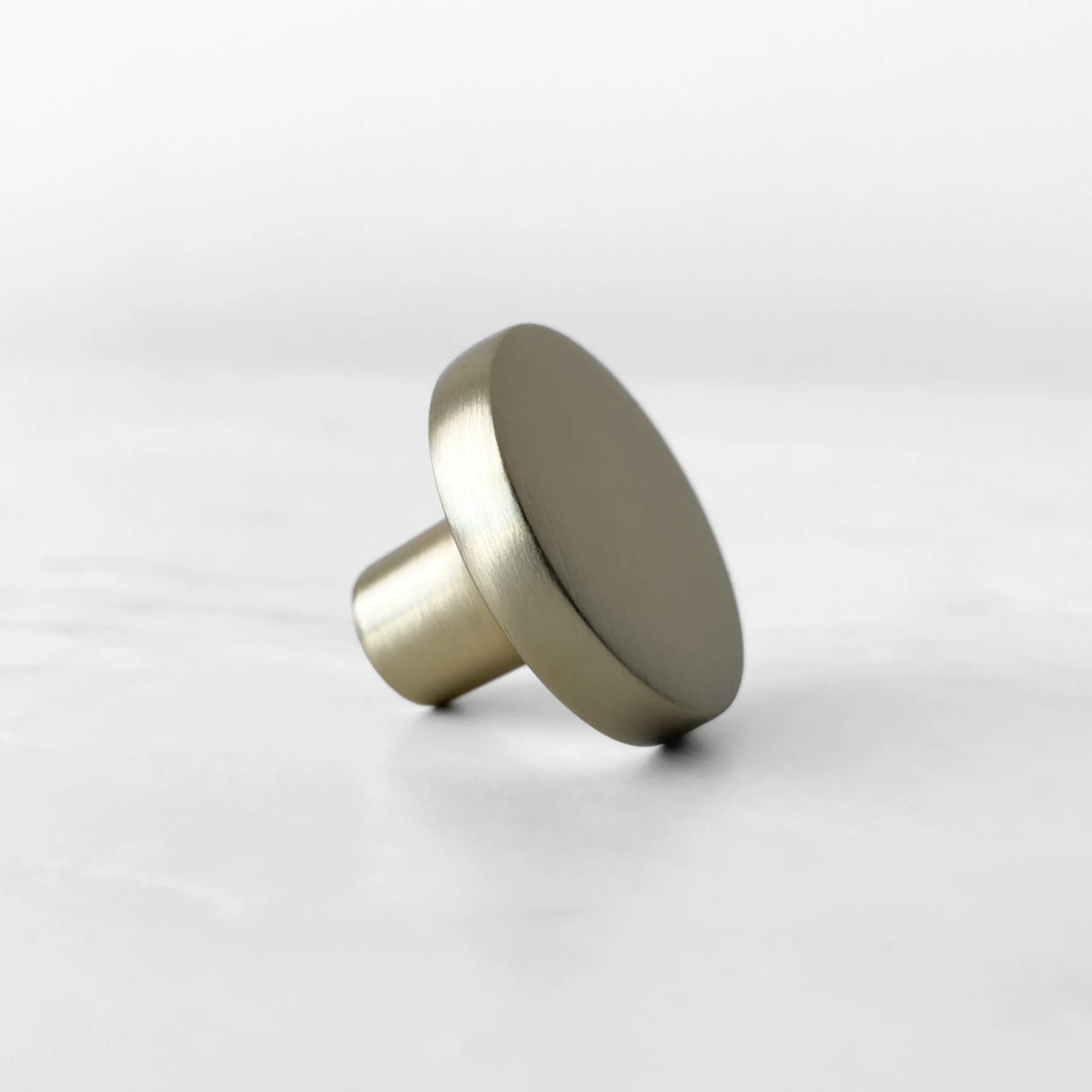 Outlet Knott børstet messing 30 mm Håndtak