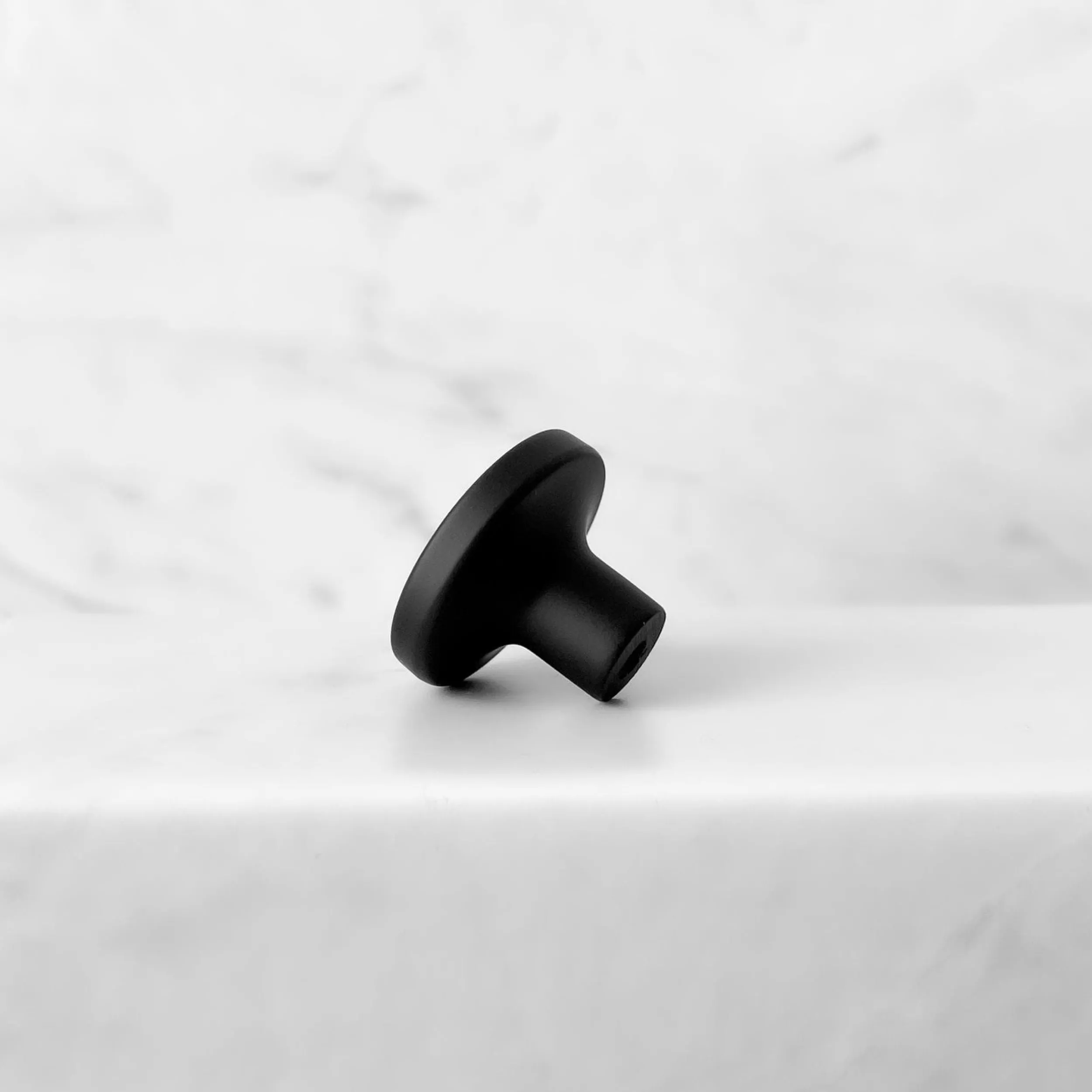 Outlet Knott, sort matt 30 mm Håndtak