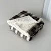Sale Pledd sherpa rutet brun Tekstil