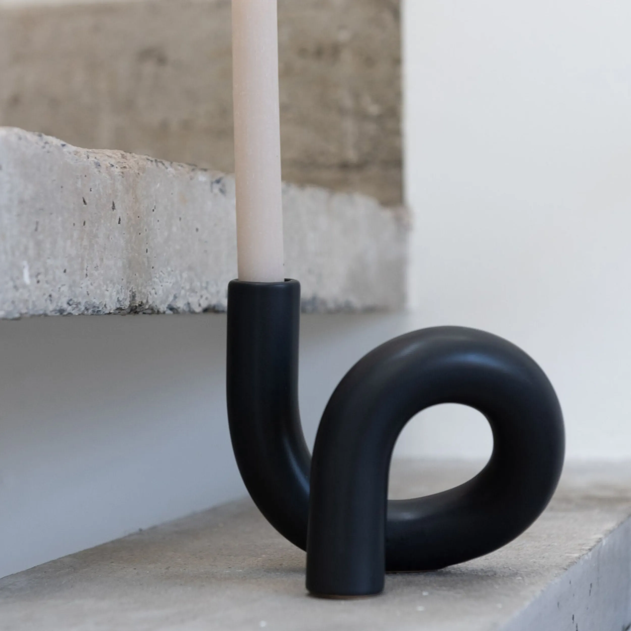 Clearance Torsion enkel vase, sort Lysestaker Og Lykter